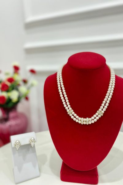 Double Pearl With Leafy Shaped Stud