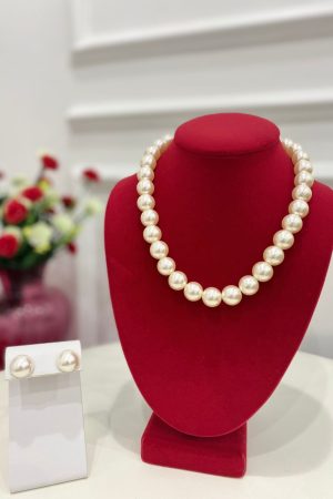 Large Pearl With Stud