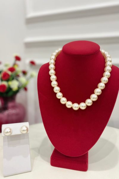 Large Pearl With Stud