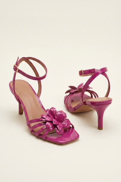 Kitten Heel With Petal